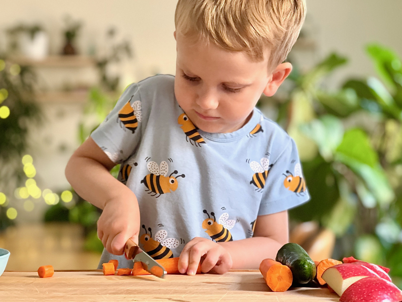 Creative Ways to Make Nutritious and Tasty Fruit Snacks for Kids